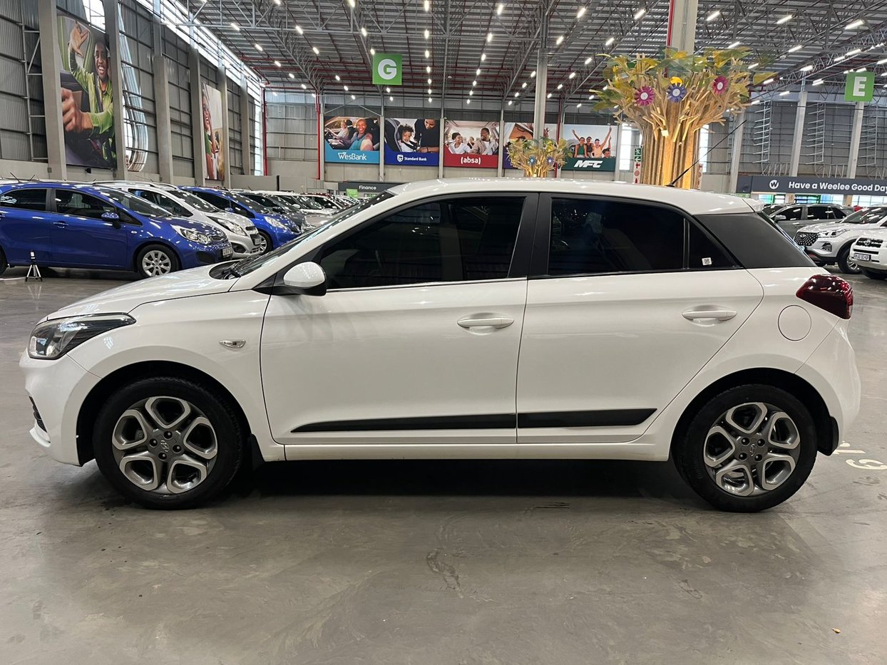 2019 Hyundai i20 1.2 Fluid Q2FyTGlzdGluZzo1ODQ5NDM R159900 | Avo Auto